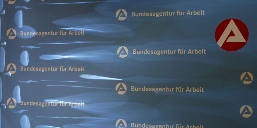 Das Logo der Bundesagentur für Arbeit (BA): Nicht nur in Deutschland ist die Zahl der Arbeitslosen gesunken.