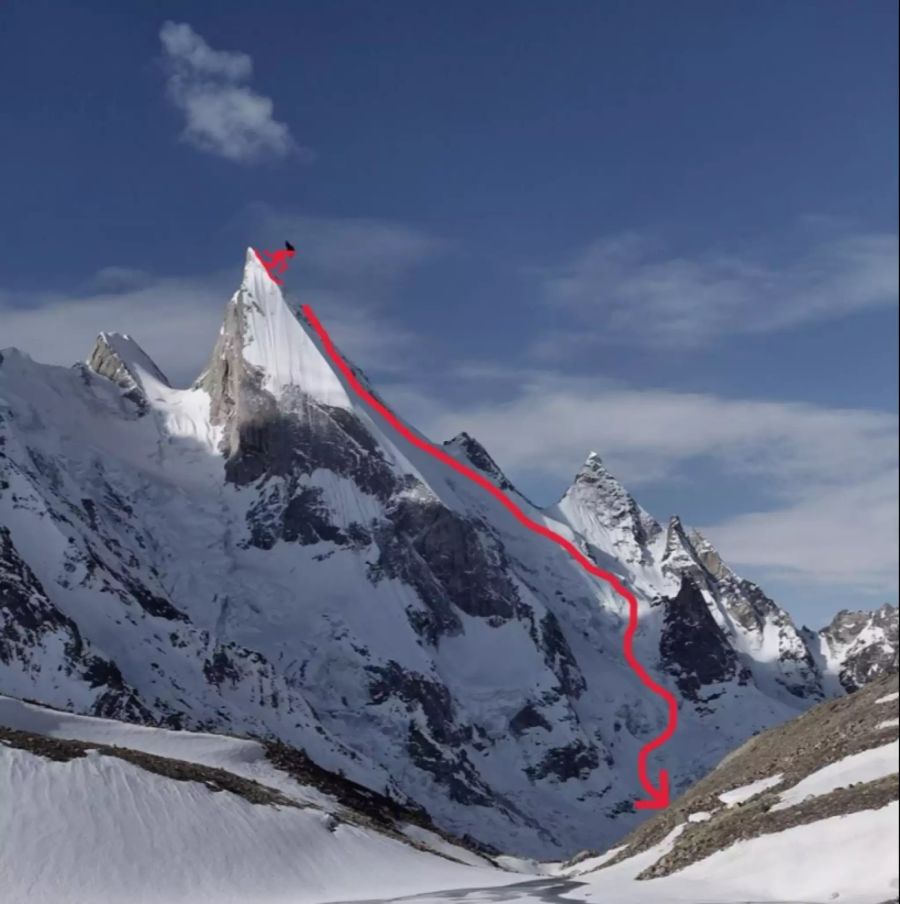 Diese rot eingezeichnete am Laila Peak (6'096 m) Route fuhr Matthias mit den Skiern.