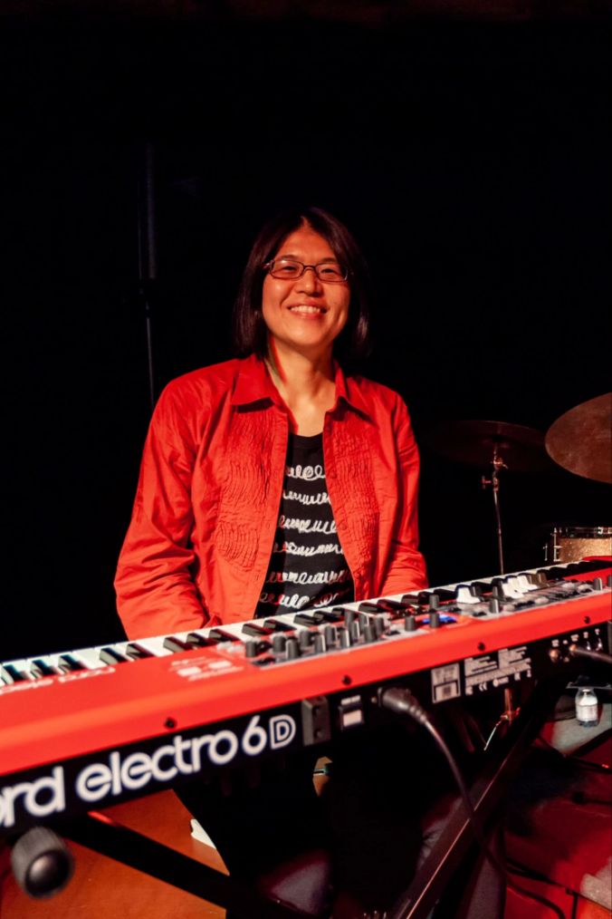 Motoko Matsushita am Keyboard
