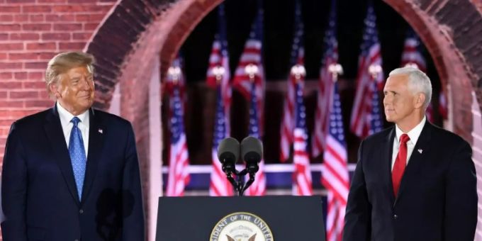 Kandidaten-Duo Donald Trump (l.) und Mike Pence Kandidaten-Duo Donald Trump (l.) und Mike Pence