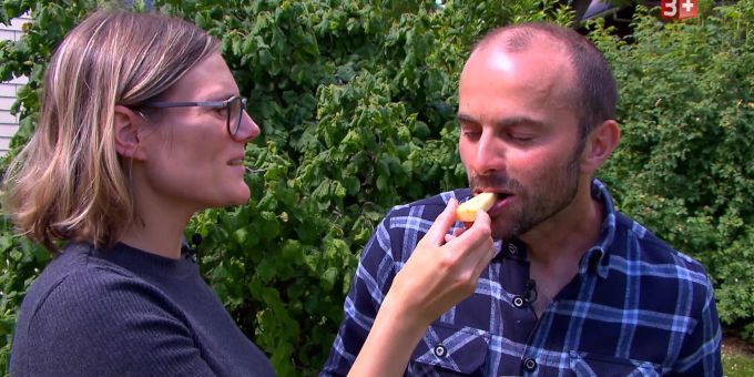 Ein Stück vom Liebeskäse naschen? Machen «Bauer ledig sucht»-Andreas und seine Hofdame Rebekka nur zu gerne. Mal sehen, ob es auch wirkt ... «Bauer ledig sucht»