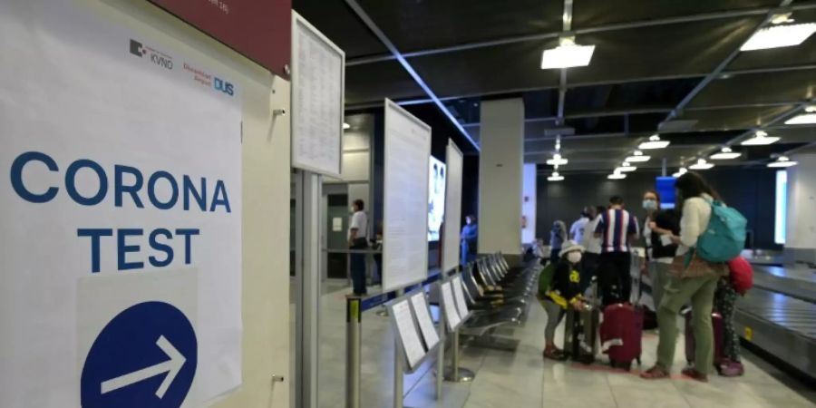 Teststation für Reiserückkehrer am Flughafen