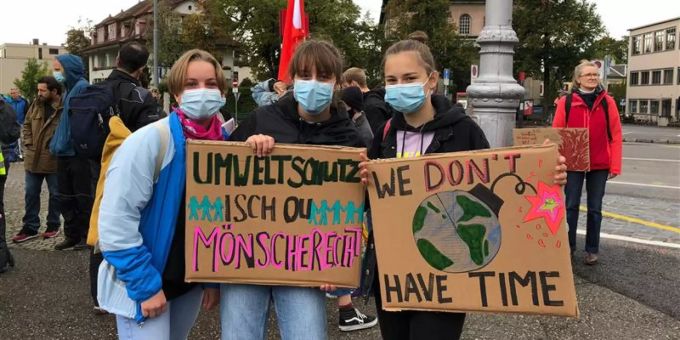 Nach Demo - Klima-Aktivisten-Arena auf Waisenhausplatz