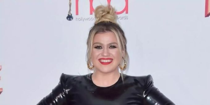Kelly Clarkson Kelly Clarkson