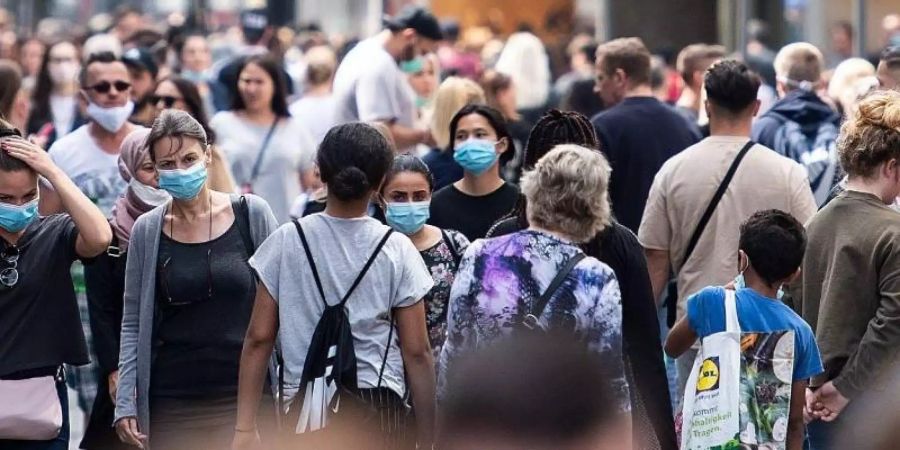 Der Handel appelliert an das Verantwortungsgefühl der Verbraucher, um einen zweiten Lockdown zu vermeiden. Foto: Marius Becker/dpa