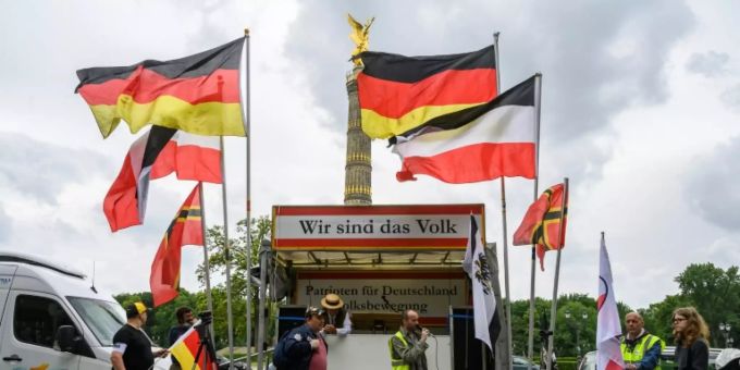 Kundgebung vor der Siegessäule in Berlin Kundgebung vor der Siegessäule in Berlin
