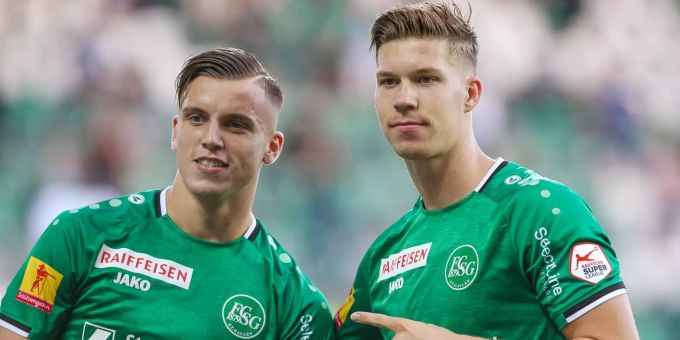 Ermedin Demirovic und Cedric Itten (FC St.Gallen). FC St.Gallen Itten Demirovic