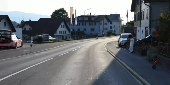 Auffahrunfall zwischen Motorrad und Auto.