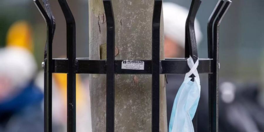 Seit Beginn der Corona-Krise haben sich nach RKI-Angaben mehr als 340.000 Menschen in Deutschland nachweislich mit dem Virus Sars-CoV-2 infiziert. Foto: Daniel Karmann/dpa