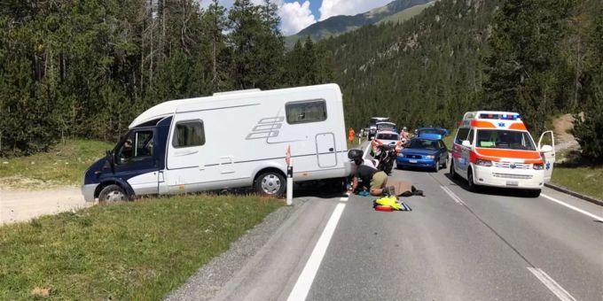 Bei einem Unfall in der Nähe von Zernez gab es zwei Schwerverletzte. Zernez