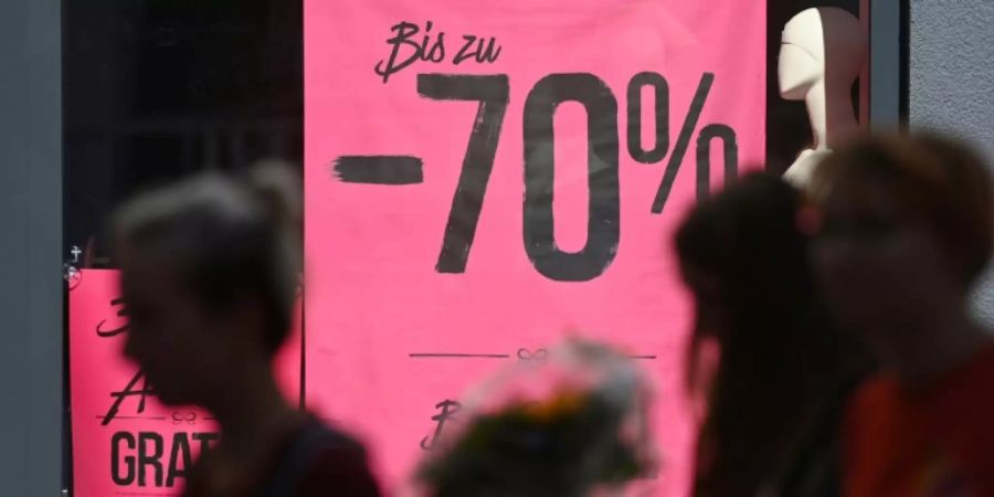 Passanten in Gelsenkirchen Ende Juli