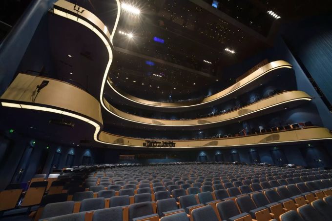 Blick in den Zuschauerraum der Oper Frankfurt. Die Oper Frankfurt und das Grand Théâtre de Genève teilen sich den Titel «Opernhaus des Jahres». Oper Frankfurt