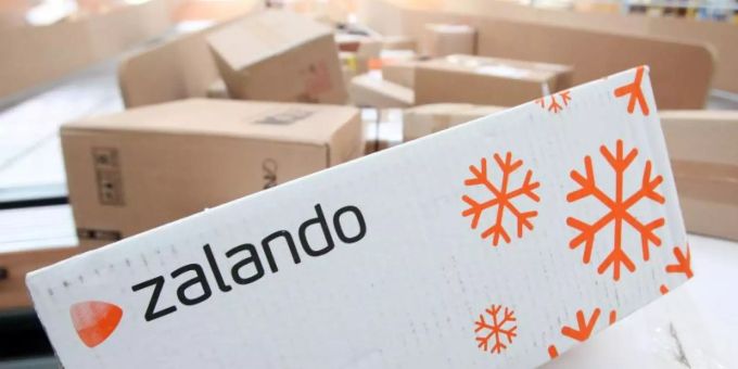 Zalando macht nach wie vor einen Grossteil des Umsatzes mit Kundenbestellungen. Foto: Bodo Marks/dpa Zalando macht nach wie vor einen Grossteil des Umsatzes mit Kundenbestellungen. Foto: Bodo Marks/dpa