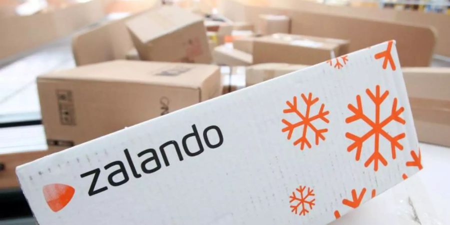 Zalando macht nach wie vor einen Grossteil des Umsatzes mit Kundenbestellungen. Foto: Bodo Marks/dpa