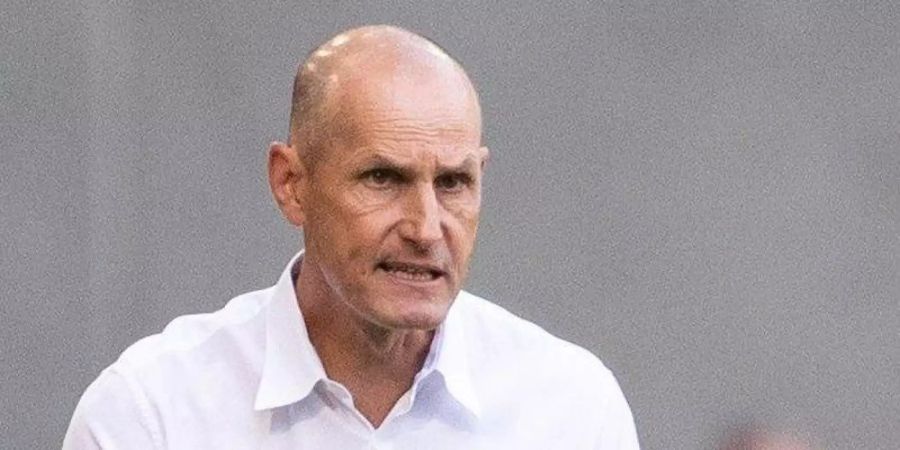 Wieder gesund und vor dem Comeback: Augsburgs Trainer Heiko Herrlich. Foto: Tom Weller/dpa