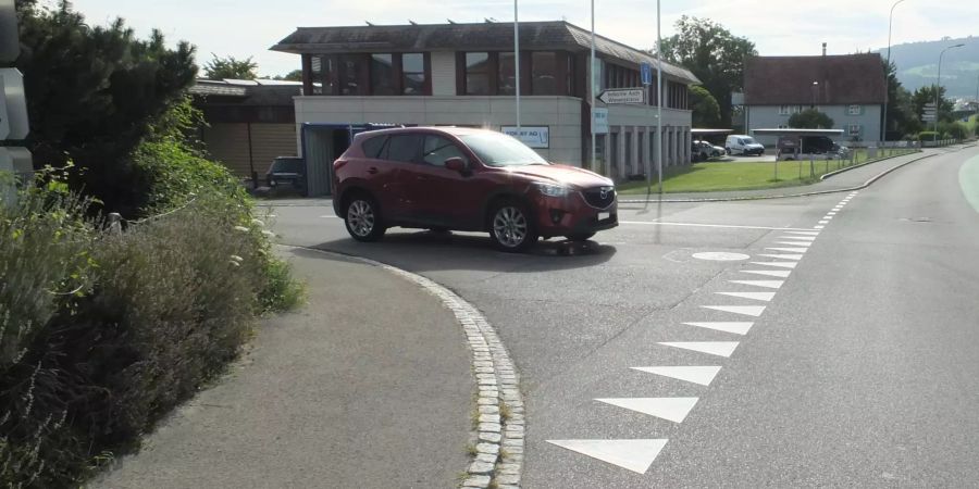 Velo kollidiert mit Auto