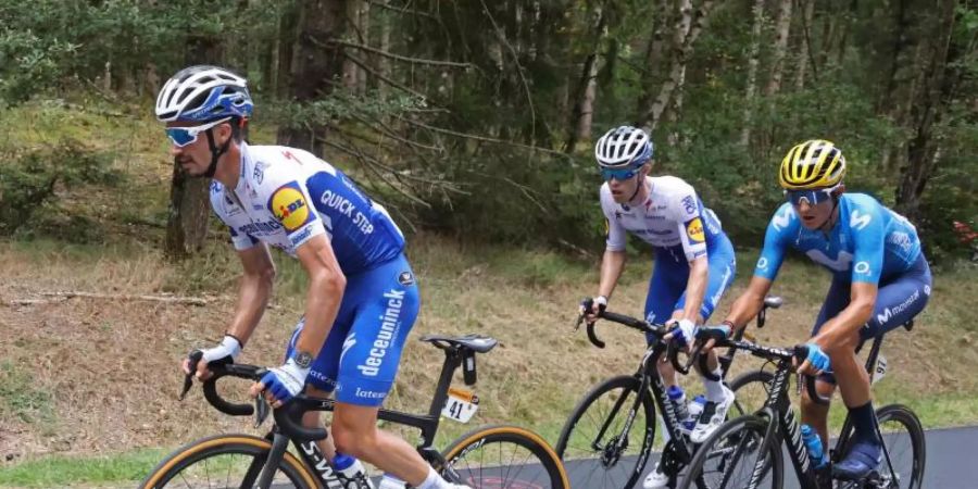 Das Terrain der 14. Etappe ist gerade im Finale wellig und dürfte Frankreichs Star Julian Alaphilippe (l) liegen. Foto: Kenzo Tribouillard/AFP/dpa