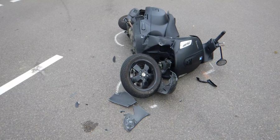 Durch die Kollision wurde der Rollerfahrer verletzt