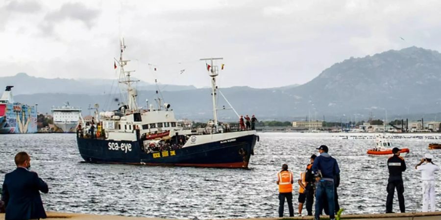 Die «Alan Kurdi» bei einer Hafeneinfahrt