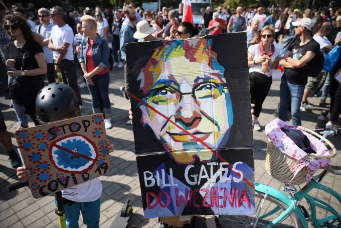 Bill Gates ist im Fokus von vielen Verschwörungstheorien. bill gates corona