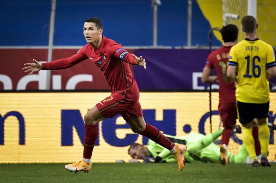 Ronaldo bejubelt einen Treffer für Portugal in der Nations League gegen Schweden.