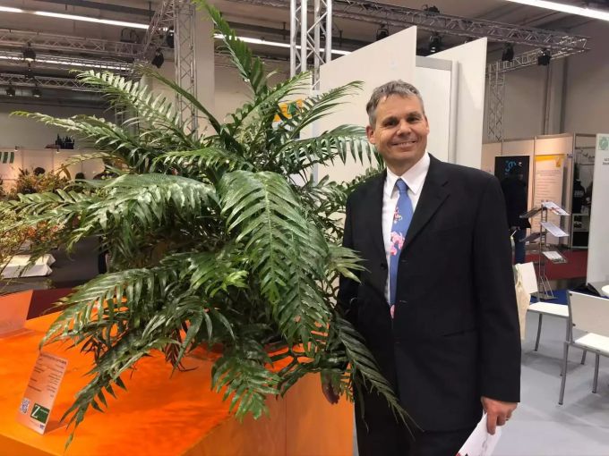 Hanspeter Meyer ist der Inhaber der Meyer Orchideen AG. Meyer Orchideen AG