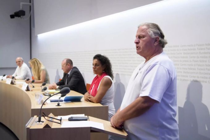 Das Referendumskomitee gegen SwissCovid an der Medienkonferenz. Referendum SwissCovid
