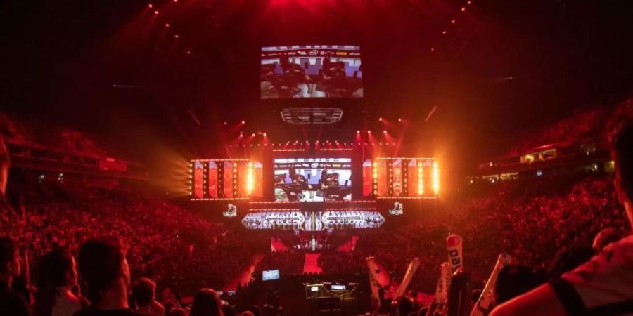 Wegen Corona bleibt die Lanxess Arena in diesem Jahr zur ESL One Cologne leer. Foto: Marius Becker/dpa