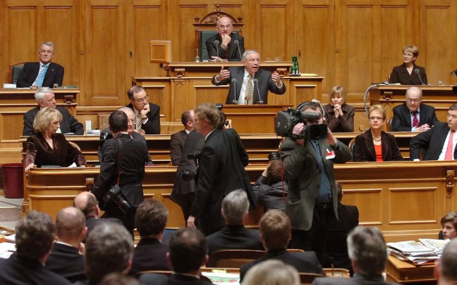 Der abgewählte Bundesrat Christoph Blocher hält am 13. Dezember 2007 im Bundeshaus in Bern vor der Vereinigten Bundesversammlung eine Abschiedsrede.