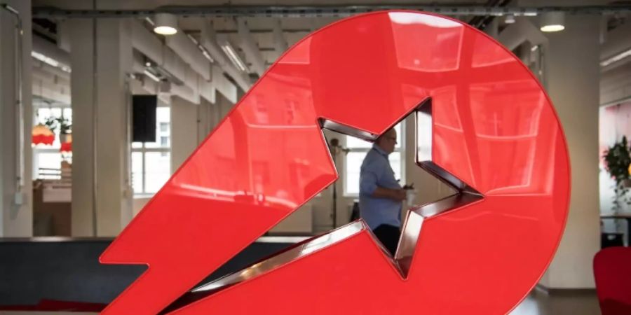 Firmenlogo im Hauptsitz von Delivery Hero in Berlin