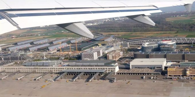 Der Flughafen Stuttgart. Der Flughafen Stuttgart.