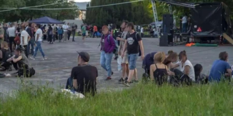 Mehrere hundert Personen haben den Platzspitz seit Freitag besetzt.