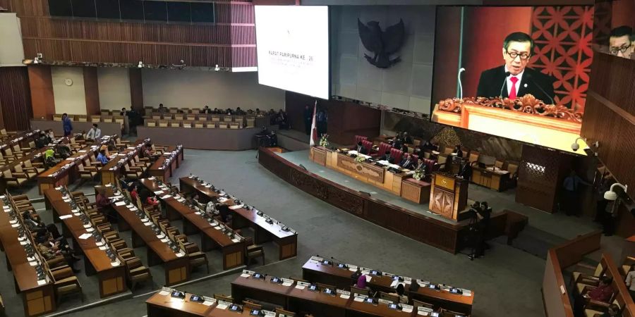 Yasonna Laoly, Justizminister von Indonesien, spricht während einer Plenarsitzung im Parlament. Wenige Tage nach einer Serie tödlicher Selbstmordanschläge hat Indonesiens Parlament am 25.05.2018 ein neues Anti-Terror-Gesetz verabschiedet.