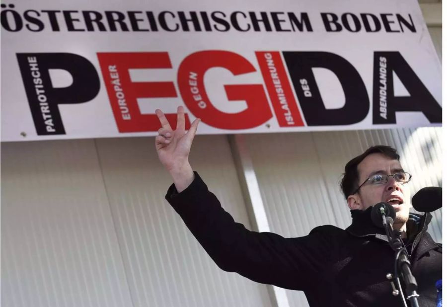 Pnos-Mitglied Ignaz Bearth, der auch Mitbegründer von Pegida Schweiz ist, wurde ebenfalls angegriffen.