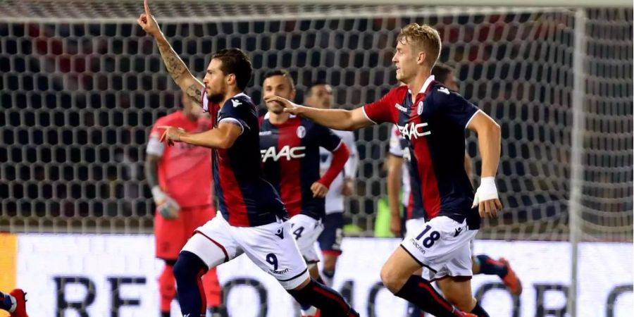 Sein Bologna verliert gegen Crotone mit 2:3, trotzdem schafft es Simone Verdi in die Top-5: Der Italiener verwandelt gleich zwei Freistösse, je einen mit Links und einen mit Rechts!