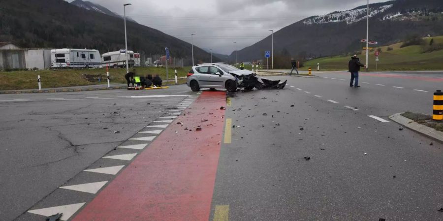 Eine Autolenkerin hat am Dienstagvormittag in Aedermannsdorf SO eine Vortrittsregel missachtet und ist mit einem korrekt fahrenden Auto kollidiert.