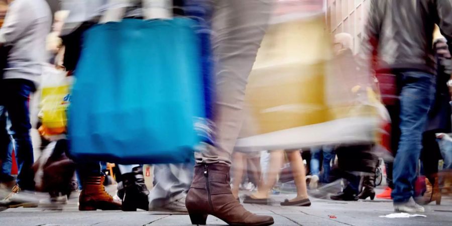 Wer im Weihnachtsstress kein passendes Geschenk findet, verschenkt gerne Gutscheine.