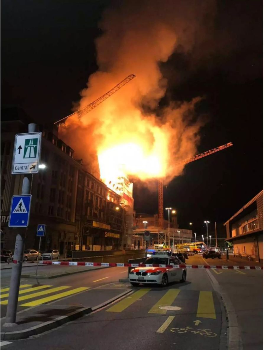 Beim Zürcher Hauptbahnhof kam es in der Nacht auf Samstag zu einem Grossbrand.