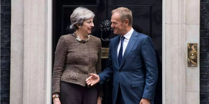 Die britische Premierministerin Theresa May und EU-Ratspräsident Donald Tusk in London. Die britische Premierministerin Theresa May und EU-Ratspräsident Donald Tusk in London.