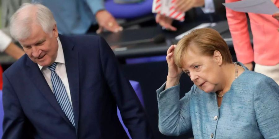 CSU-Chef Horst Seehofer und CDU-Chefin Angela Merkel im Gespräch.