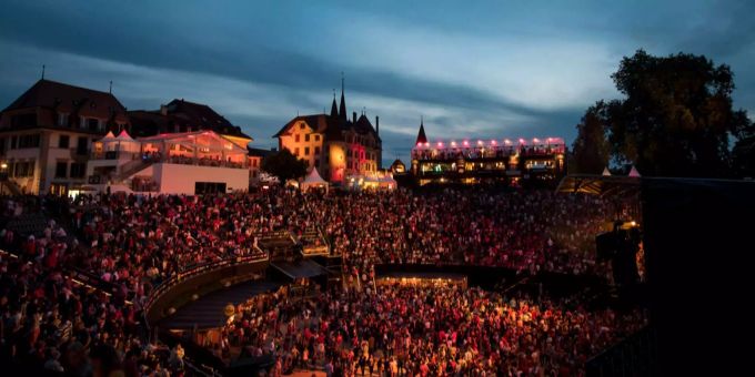 Aussicht auf das Rock Oz'Arène Musikfestival. Aussicht auf das Rock Oz'Arène Musikfestival.