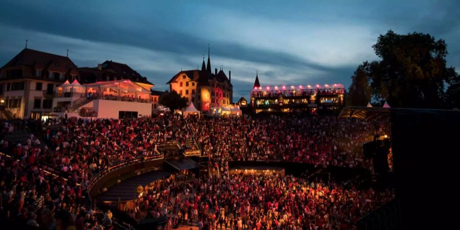 Aussicht auf das Rock Oz'Arène Musikfestival.