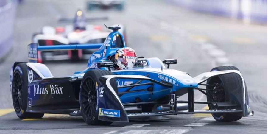 Sebastien Buemi in seiner Formel-E am Rennen in Zürich.