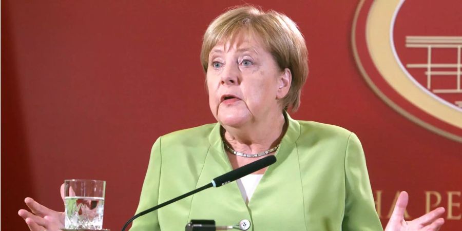 Bundeskanzlerin Angela Merkel spricht zu Journalisten bei einer Pressekonferenz..