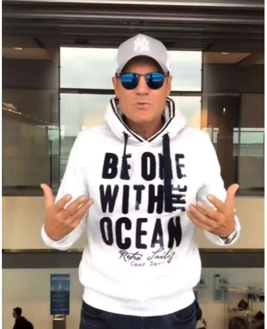 «Sei eins mit dem Meer»: Dieter Bohlen sorgte mit seinem Pulli für einen Skandal.