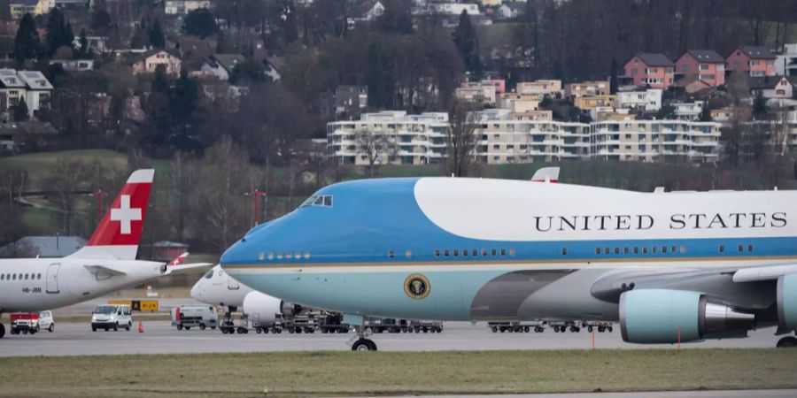 Auf dem Militärflugplatz Dübendorf landete 2020 die Air Force One mit Donald Trump.