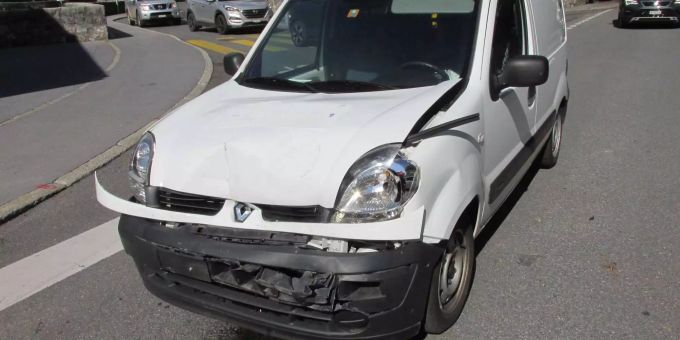In Glarus kam es am Dienstag zu einer Auffahrkollision zwischen drei Autos. In Glarus kam es am Dienstag zu einer Auffahrkollision zwischen drei Autos.