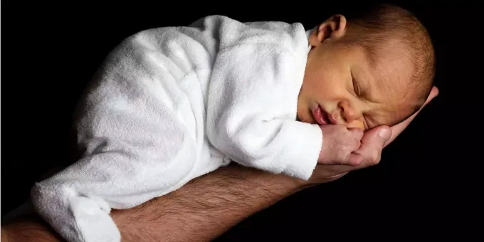 Haarausfall Babyblues Und Inkontinenz Das Wartet Nach Der Geburt