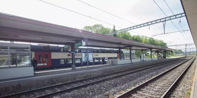 Der Bahnhof Oberglatt. Der Bahnhof Oberglatt.