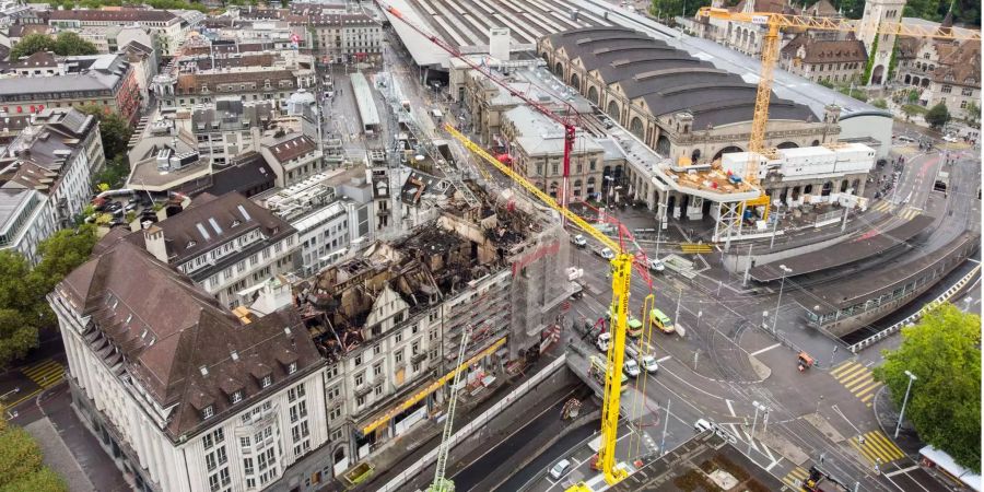 Blick auf die Gebäude, die von einem Grossbrand in der Nähe des Hauptbahnhofs betroffen waren.